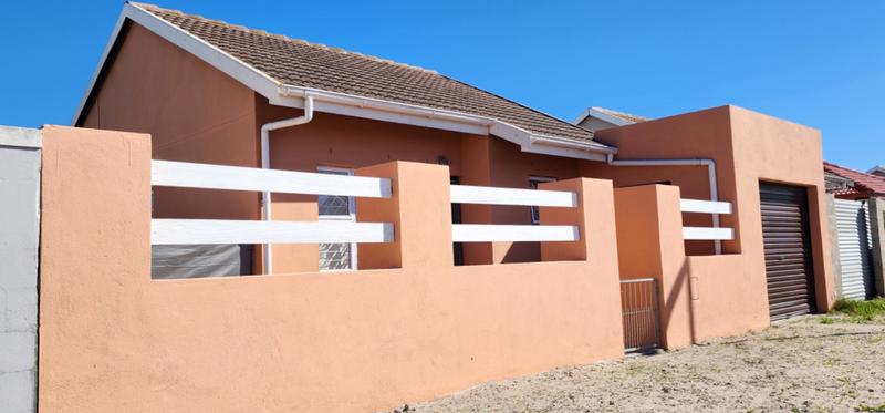 2 Bedroom Property for Sale in Pelikan Park Western Cape